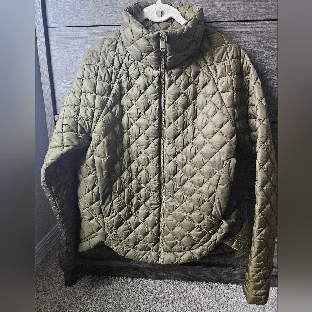 Athleta Whisper Featherless Quilted Zip Jacket